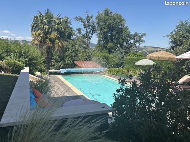 Propriété 7 pièces 240 m²