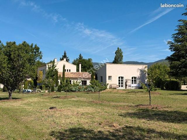 Propriété 7 pièces 240 m²