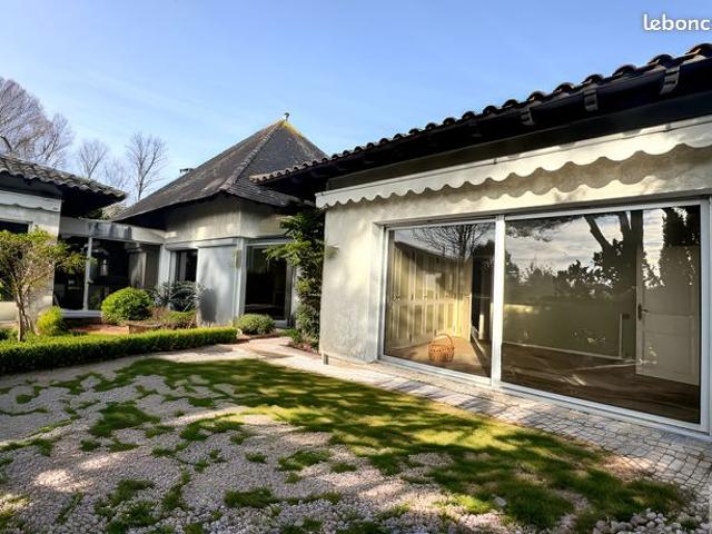 Propriété 7 pièces 240 m²