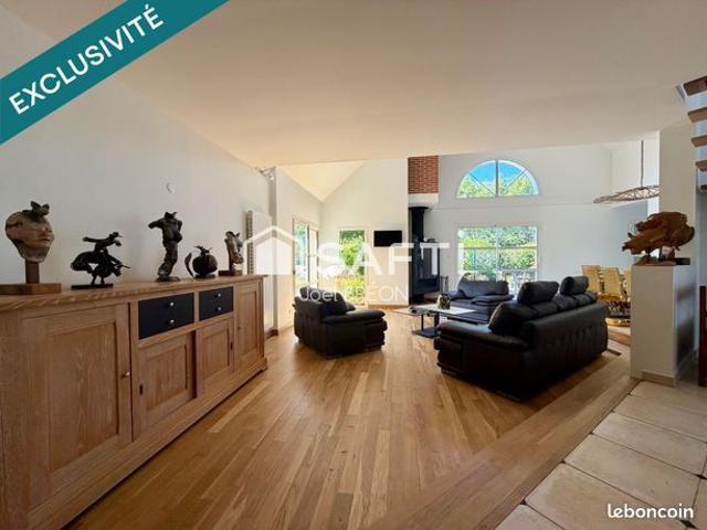 Maison 7 pièces 240 m²