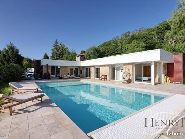 Propriété 7 pièces 240 m²