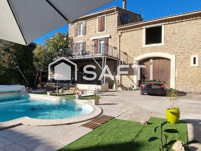 Propriété 7 pièces 240 m²