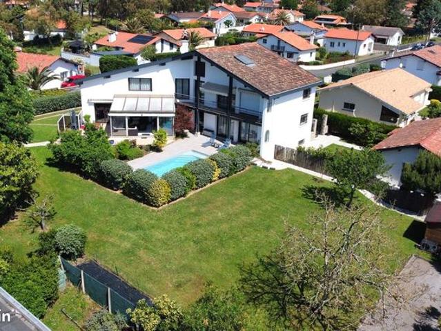 Propriété 7 pièces 240 m²