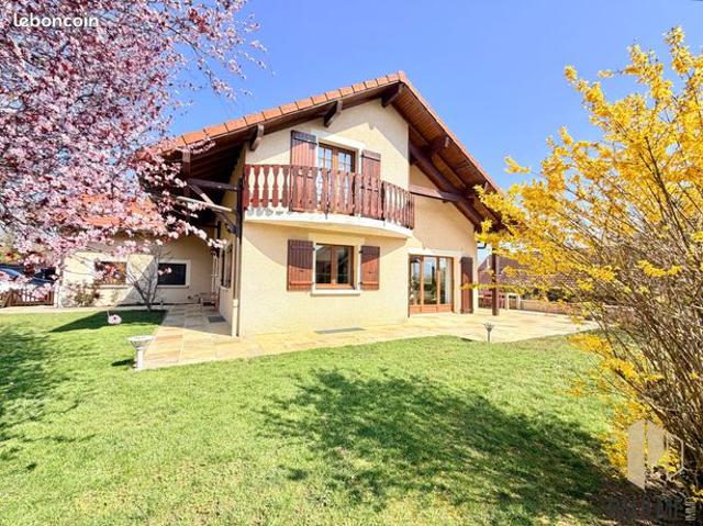 Propriété 7 pièces 240 m²
