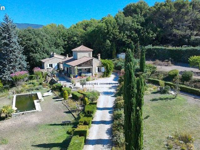 Propriété 7 pièces 240 m²