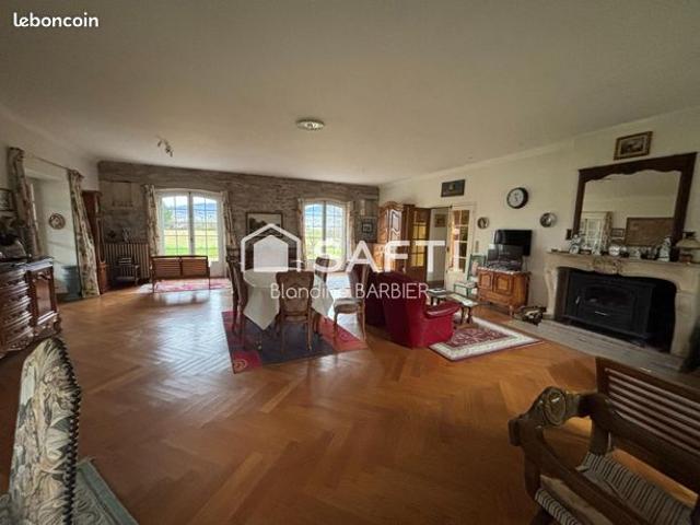 Propriété 7 pièces 241 m²