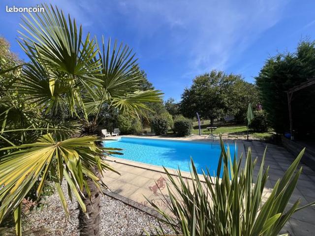 Propriété 7 pièces 241 m²