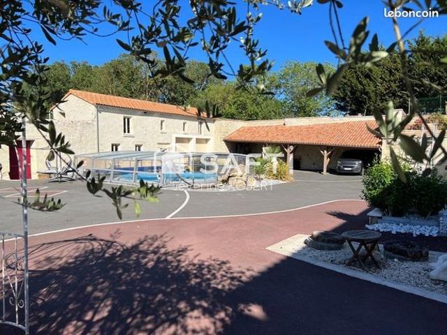 Propriété 7 pièces 241 m²