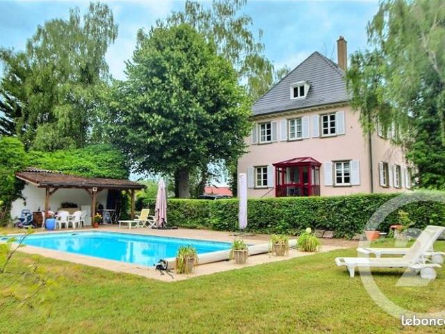 Propriété 7 pièces 242 m²
