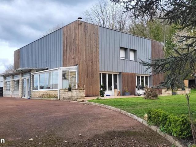 Propriété 7 pièces 242 m²