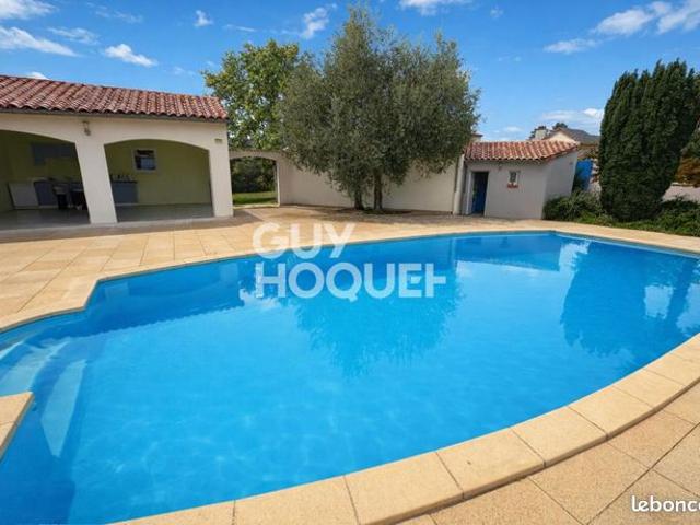 Propriété 7 pièces 242 m²
