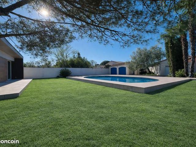 Propriété 7 pièces 242 m²