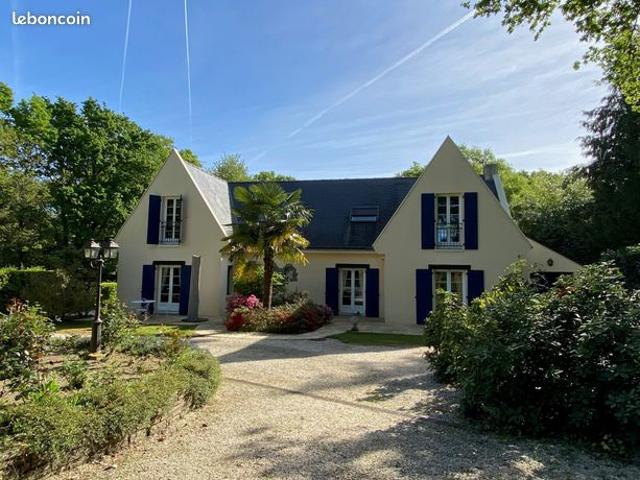 Propriété 7 pièces 243 m²