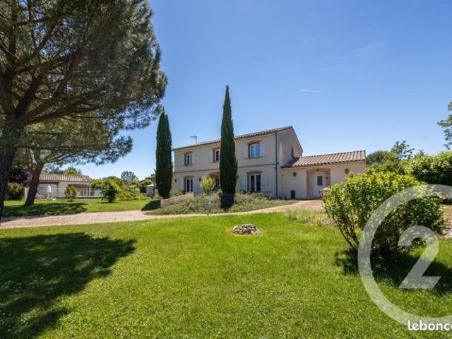 Propriété 7 pièces 243 m²