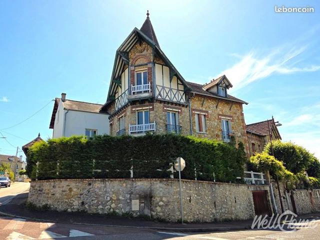 Propriété 7 pièces 243 m²