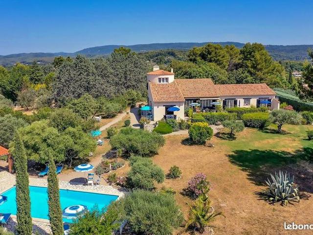 Propriété 7 pièces 243 m²