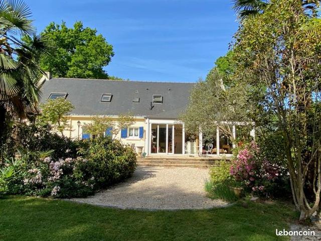 Propriété 7 pièces 243 m²