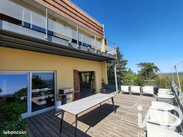 Propriété 7 pièces 243 m²