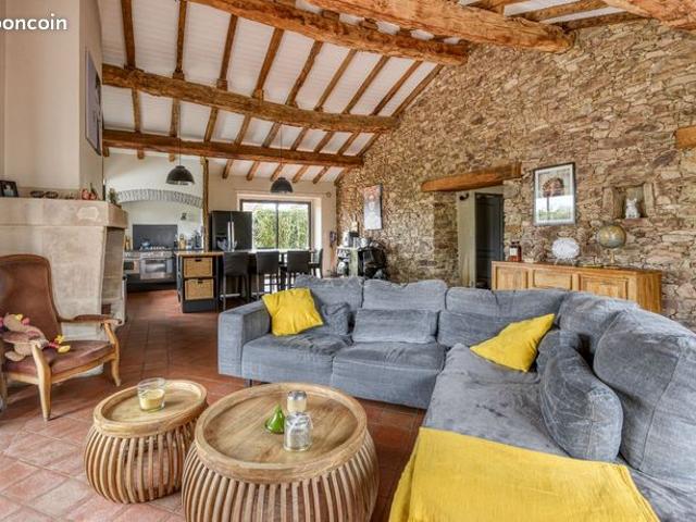 Propriété 7 pièces 243 m²