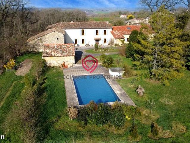 Propriété 7 pièces 254 m²