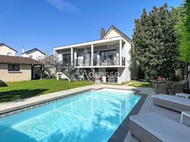 Propriété 7 pièces 254 m²