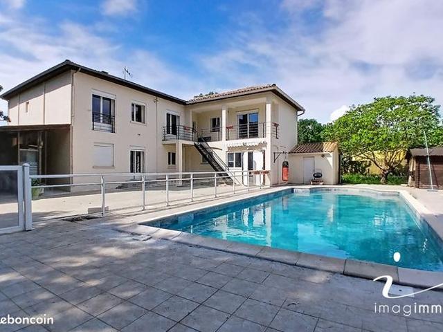Propriété 7 pièces 254 m²