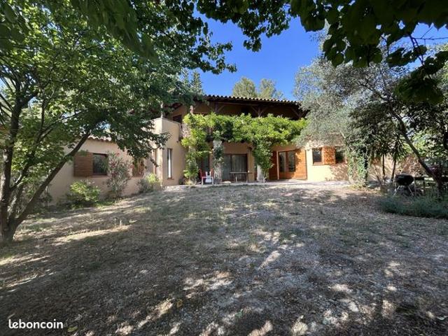 Propriété 7 pièces 255 m²