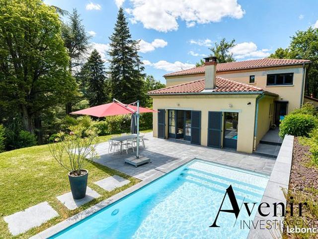 Propriété 7 pièces 256 m²