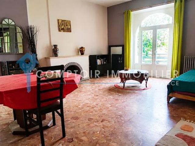 Propriété 7 pièces 258 m²