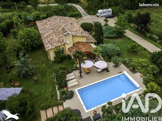 Propriété 7 pièces 258 m²