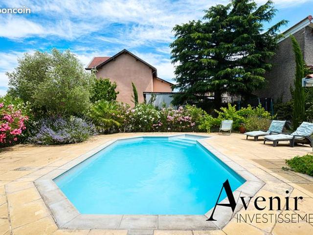 Propriété 7 pièces 258 m²