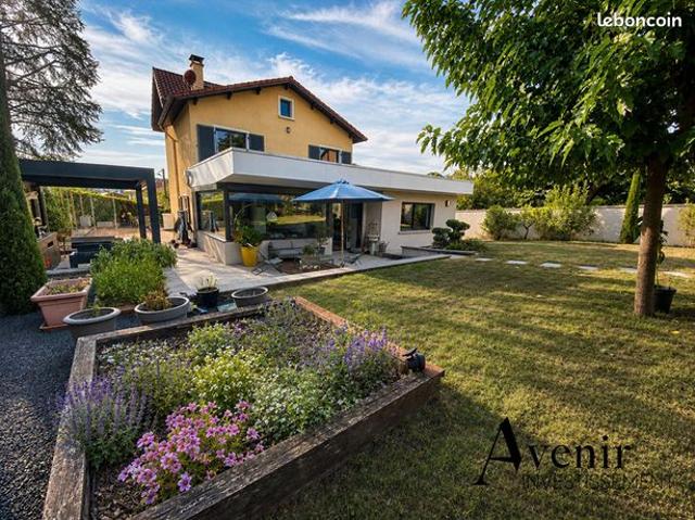 Propriété 7 pièces 258 m²
