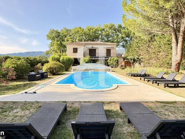 Propriété 7 pièces 250 m²