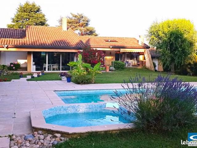 Propriété 7 pièces 250 m²