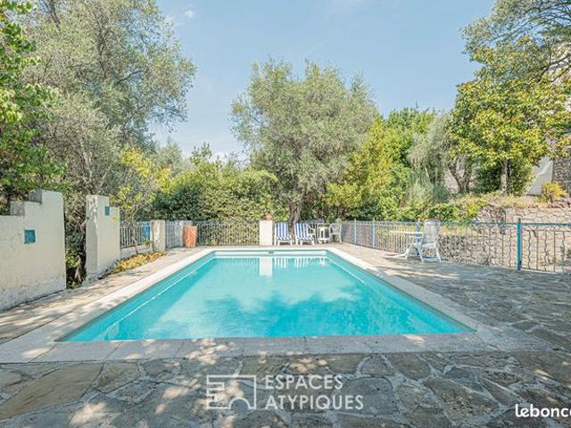 Propriété 7 pièces 250 m²