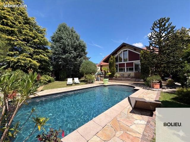 Propriété 7 pièces 250 m²