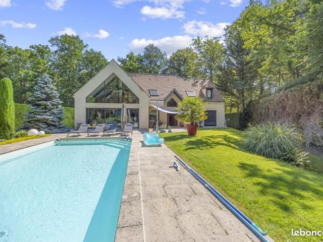 Propriété 7 pièces 251 m²