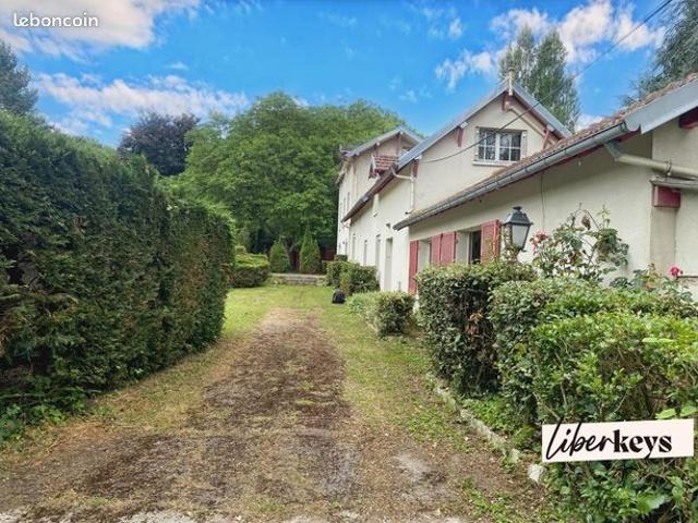 Propriété 7 pièces 251 m²