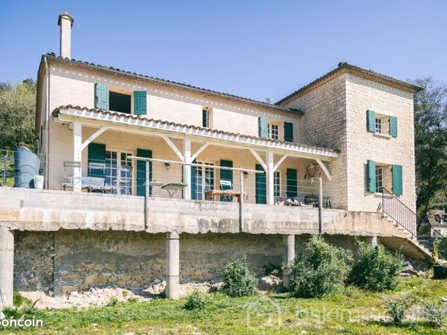 Propriété 7 pièces 252 m²