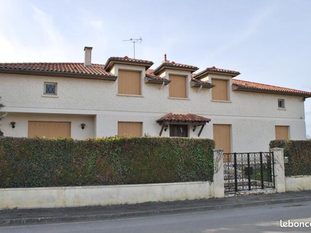 Propriété 7 pièces 252 m²