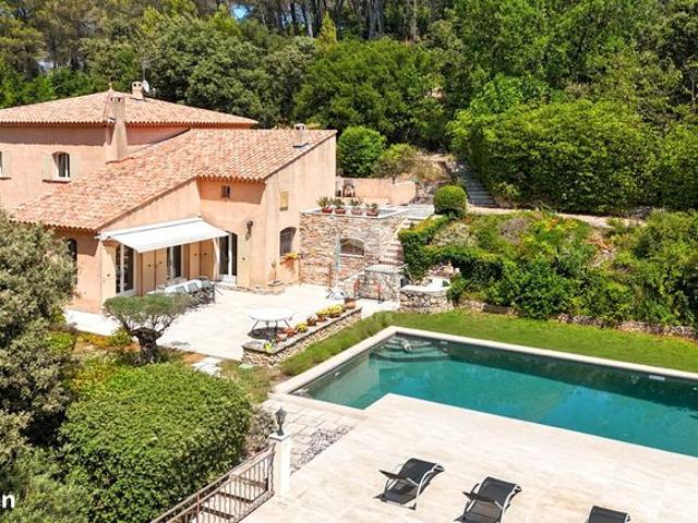 Propriété 7 pièces 252 m²