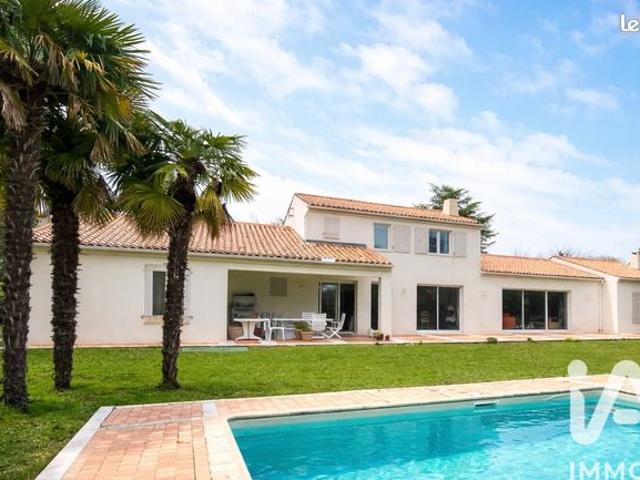 Propriété 7 pièces 252 m²