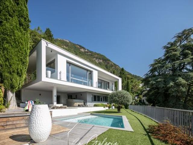 Propriété 7 pièces 253 m²