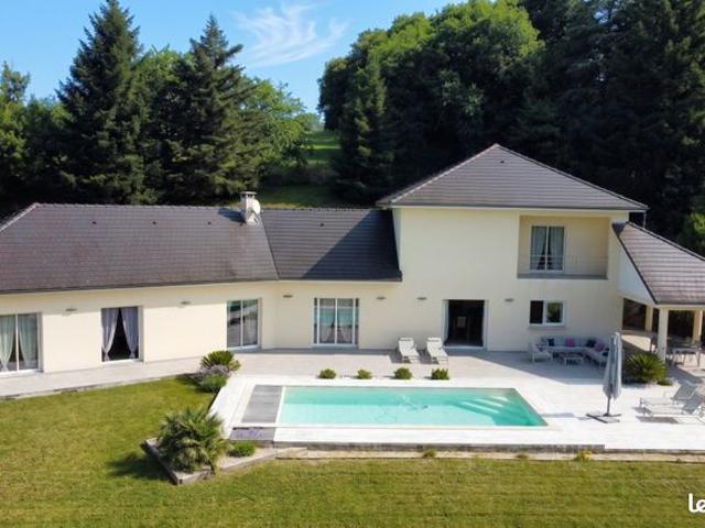 Propriété 7 pièces 253 m²