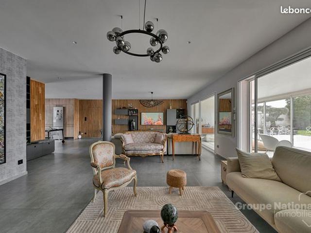 Propriété 7 pièces 264 m²