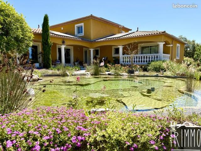 Propriété 7 pièces 265 m²