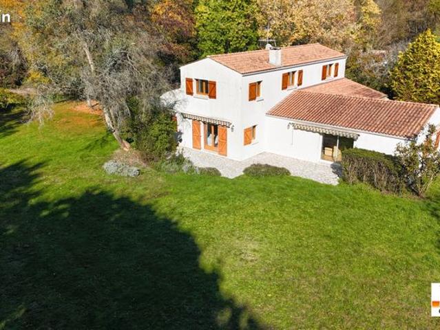 Propriété 7 pièces 266 m²