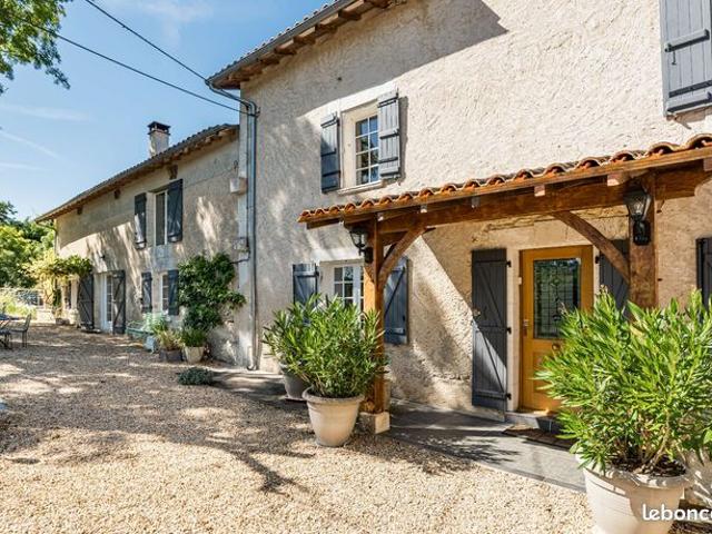 Propriété 7 pièces 266 m²