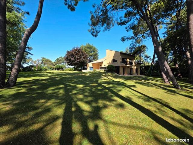 Propriété 7 pièces 267 m²