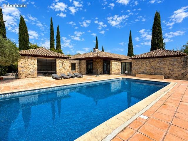 Propriété 7 pièces 269 m²